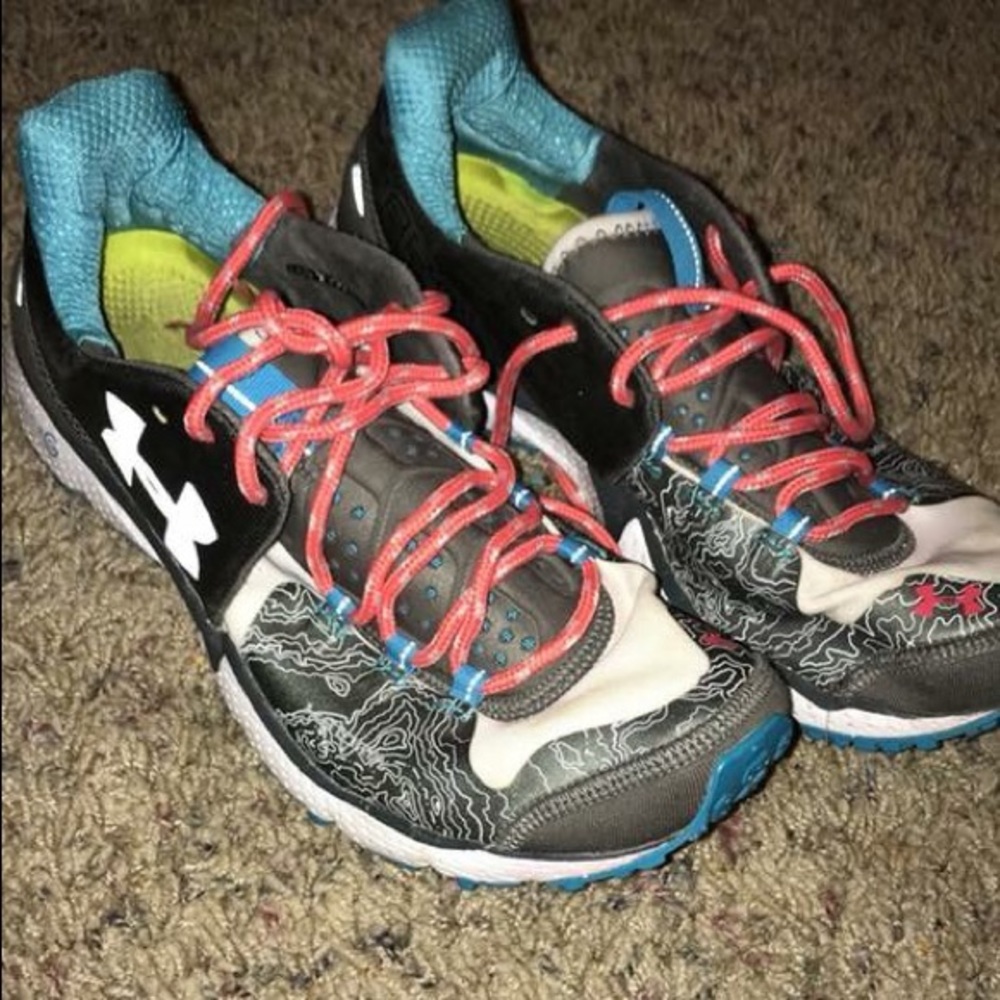 UA tennis shoe